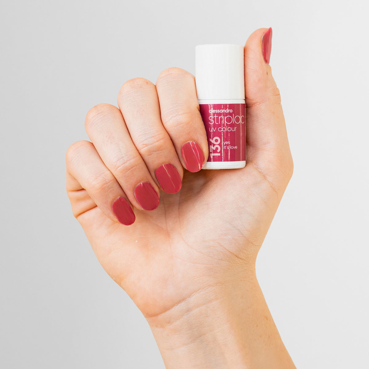 Alessandro Striplac UV Colour 136, Yes It's Love